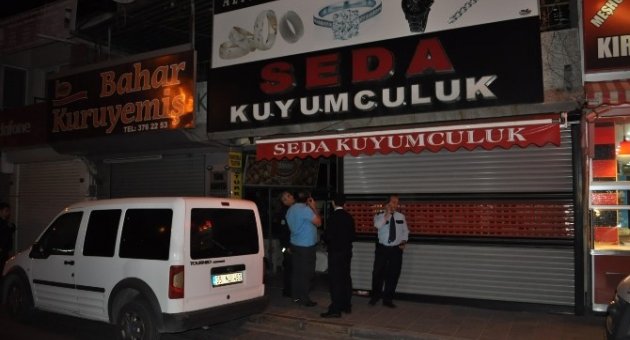 İzmir’de Kuyumcu Soydular