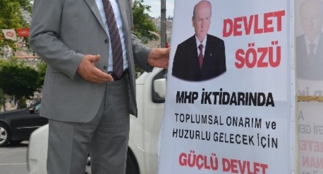 İzmir’de Mhp’nin Pankartları Ortadan Kayboldu