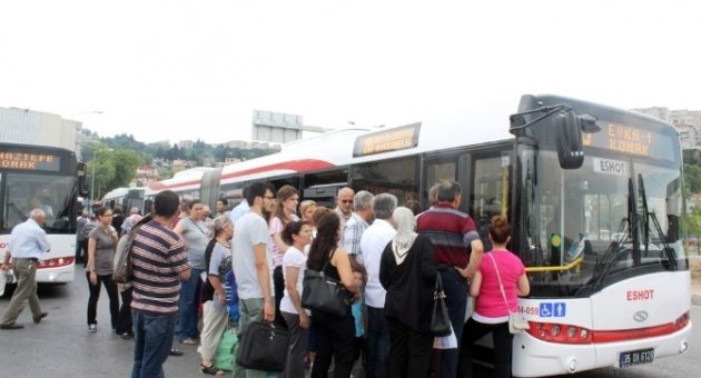 İzmir’de Nostaljik Kağıt Bilet Şaşkınlığı