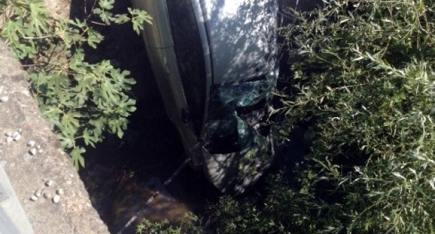 İzmir’de Otomobil Dereye Uçtu: 2 Ölü