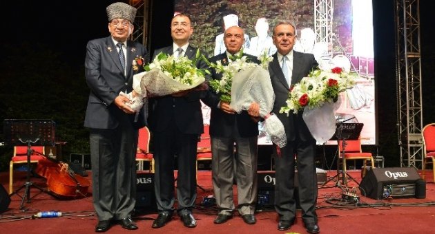 İzmir’de Şehit Yakınlarına Ve Gazilere İftar