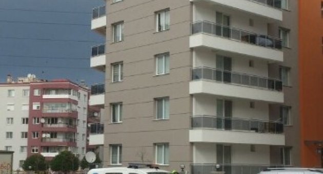 İzmir’de Silahlı Şahıs, Kadın Ve Çocuğunu Rehin Aldı