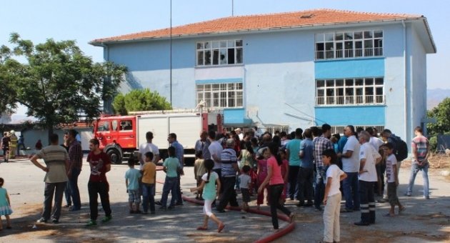 İzmir’de Tarihi Okul Yangını