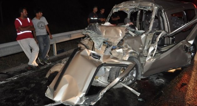 İzmir’de Trafik Kazası: 3 Ölü