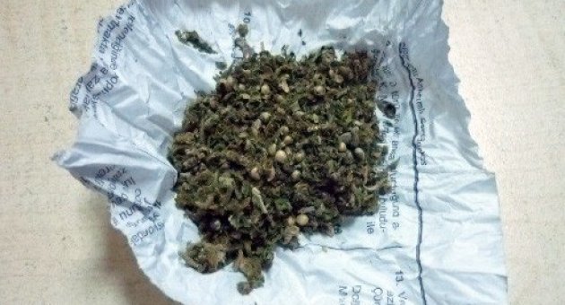 İzmir’de Uyuşturucu Satıcılarına Baskın: 8 Gözaltı