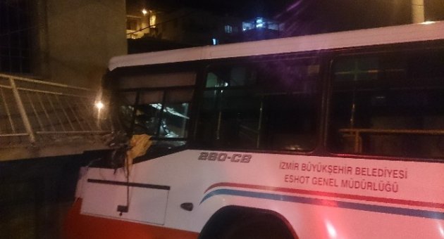 İzmir’de Yağmur Sonrası Kazalar Peş Peşe Geldi