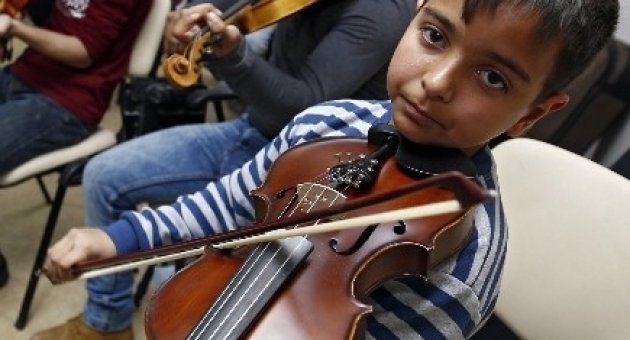 İzmir’de Yetenekli Çocuklara Müzik Eğitimi