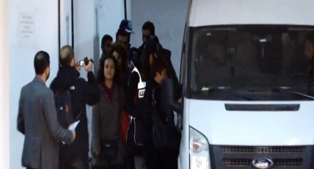 İzmir’deki İzinsiz Gösteride Gözaltına Alınanlar Adliyeye Sevk Edildi