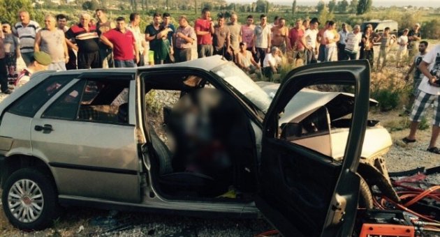İzmir’deki Kazada Can Pazarı: 2 Ölü, 7 Yaralı