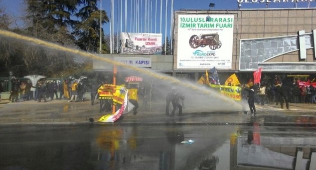 İzmir’deki Protestolara Polis Müdahalesi