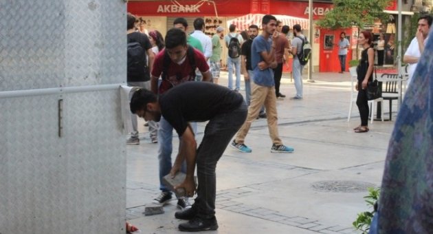 İzmir’deki Suruç Eyleminde Gerginlik