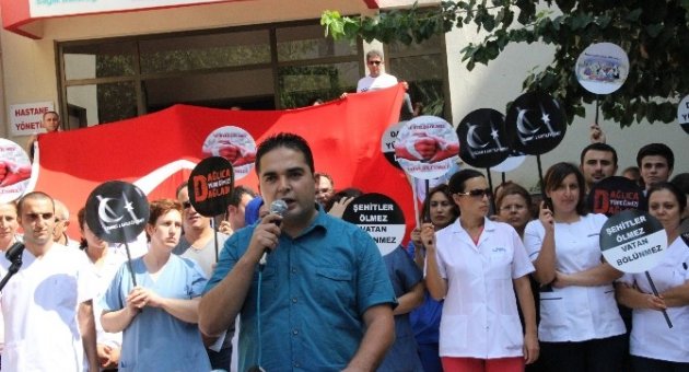 İzmirli Sağlıkçılardan ’teröre Hayır Kardeşliğe Evet’ Çağrısı
