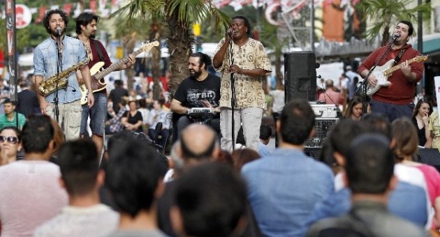 İzmirliler Alsancak’ta Buluştu