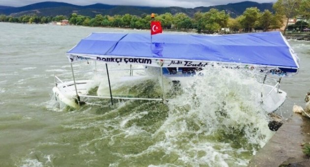 İznik’te Balıkçı Tekneleri Alabora Oldu