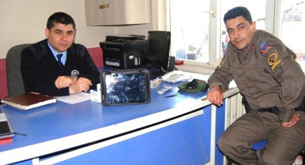 Jandarma Yolda Bulduğu Bilgisayarı Polise Teslim Etti