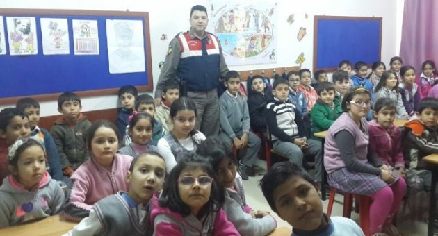 Jandarmadan Çocuklara Trafik Dersi