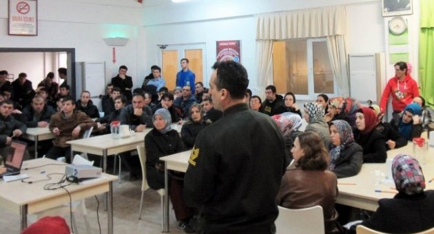 Jandarmadan Gönen’de Önemli Konferans