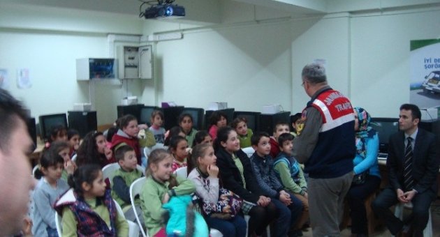Jandarma’dan Öğrencilere Trafik Dersi