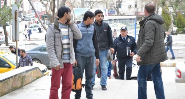 Kaçak Göçmenler Ticari Taksiyle De Kaçamadı