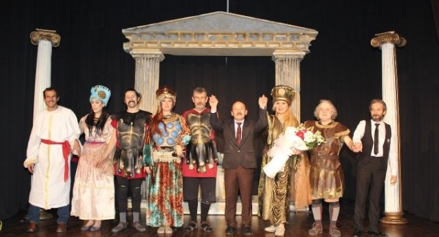 Kadın İsterse Urla’da Sahnelendi