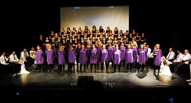 Kadın Korosundan Çiğ Köfteli Konser