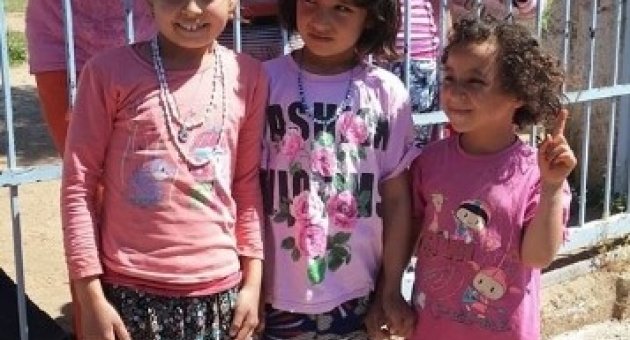 Kadın Öğretmenlerden 14 Öğrencili Tek Öğretmenli Köy Okuluna Ziyaret