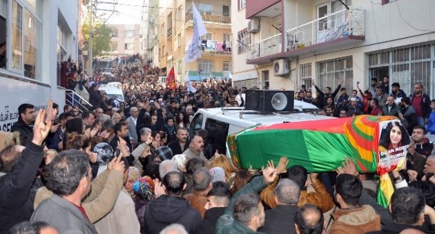 Kadın Teröristin Cenazesi Toprağa Verildi