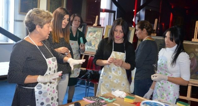 Kadınlar Ahşap Baskıyla “yazma”ları Süsledi