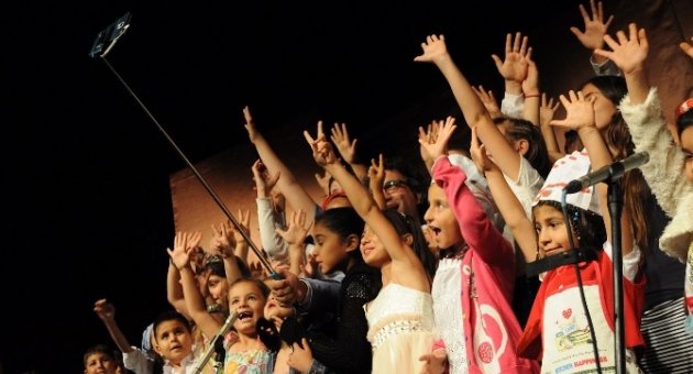 Kadınlar Tiyatro Kurdu, Sahneye Çıkıyor
