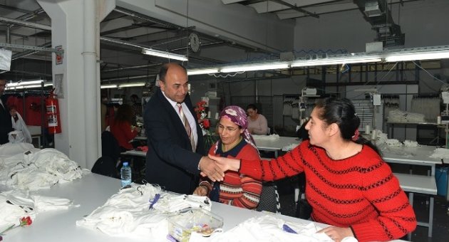 Kadınlara Başkan Arslan’dan Karanfilli Kutlama