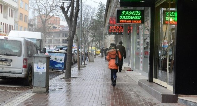 Kaldırımlara Mal Çıkarmayan Esnafa Teşekkür