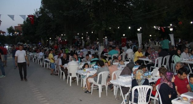 Kale Grubundan 13 Bin Kişilik Geleneksel İftar Yemeği