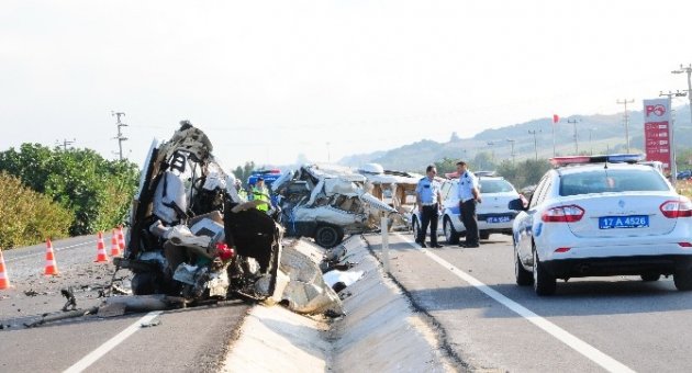 Kamyon, Minibüsü İkiye Böldü, O Anlar Kameraya Yansıdı: 1 Ölü 2 Yaralı