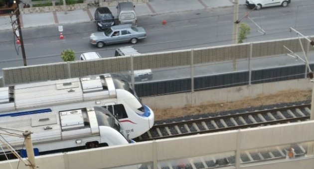 Kamyon Ses Perdesine Çarptı İzban Seferlere Aksadı