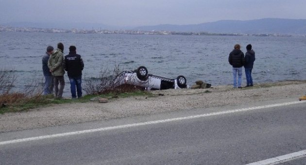 Kamyonet Denize Uçtu; 1 Yaralı