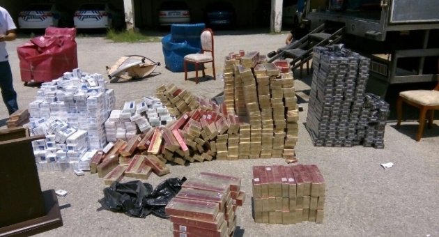 Kamyonette Gümrük Kaçağı 950 Karton Sigara Ele Geçirildi