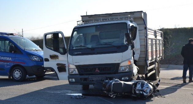 Çanakkale’nin Biga ilçesinde, Kamyonun Altına Giren Üniversiteli Öldü