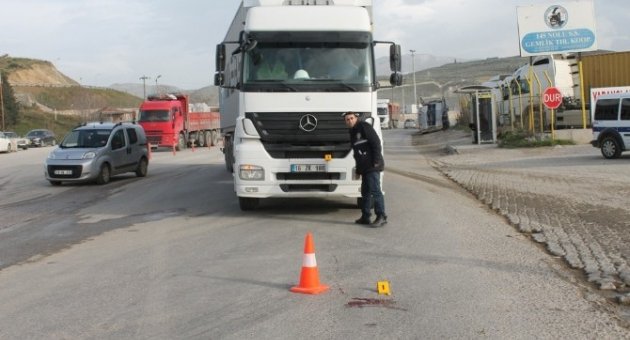 Kamyonun Altında Kalan Genç Öldü