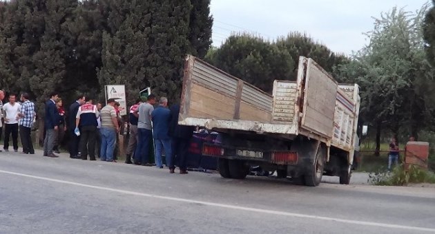 Kamyonun Altında Kalan Motosikletli Hayatını Kaybetti