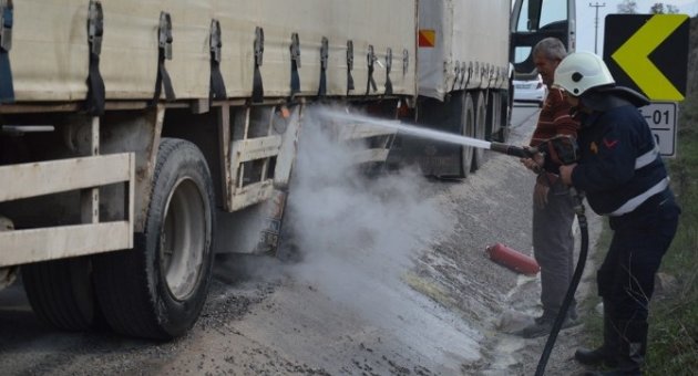 Kamyonun Balataları Seyir Halindeyken Alev Aldı