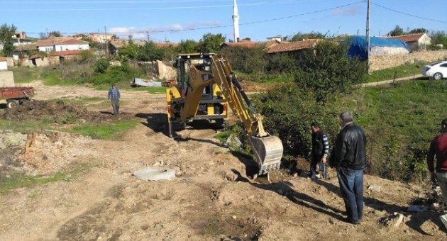 Kanalizasyon Borusuna Sıkışan Köpek Kurtarıldı