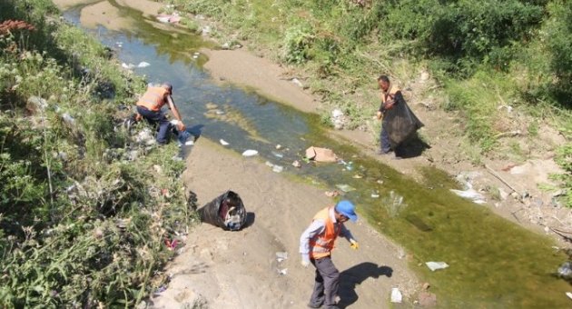 Kapaklı’da Dere Yatakları temizleniyor