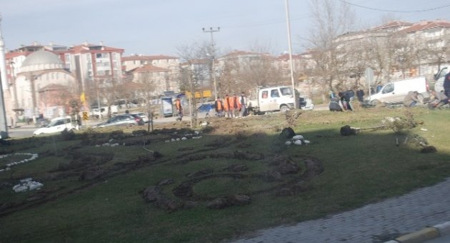 Kapaklı’da Kavşaklar Çiçek Açtı
