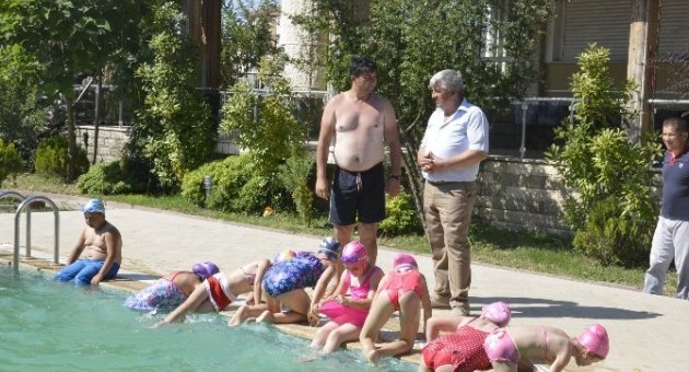 Kapaklı’da Yüzme Kursu Tüm Hızıyla Devam Ediyor
