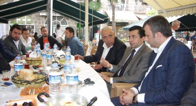Kapalı Çarşı Esnafından Zırhlıoğlu’na Destek