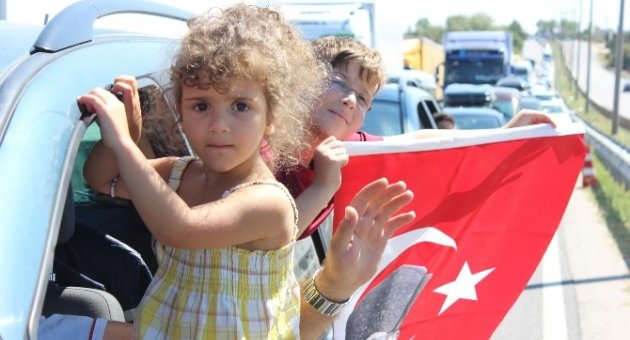 Kapıkule’de Gurbetçilerin ‘dönüş Çilesi’ Devam Ediyor