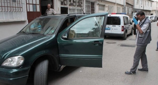 Kapıları Açık Olan Cipteki 18 Bin Doları Çaldılar