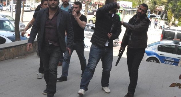 Kapkaç Yapan 2 Kişi Tutuklandı