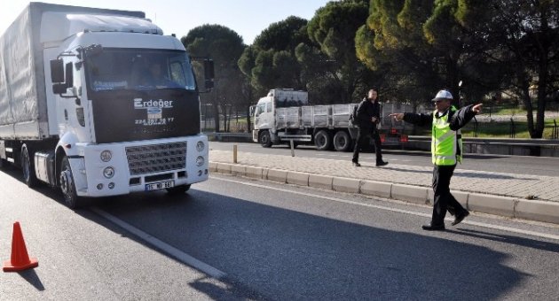 Kar Lastiği Takmadan İzmir Dışına Çıkan Sürücüye Ceza