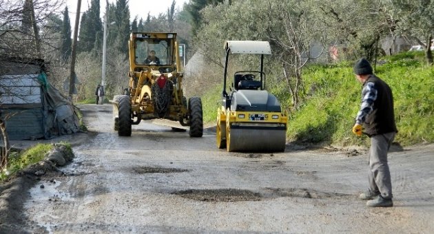 Kar Sonrası Bozulan Yollar Onarılıyor